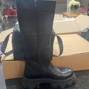 Steve Madden Wayde boots brand new in box!